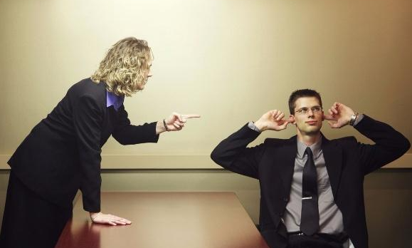 如何知道老板是否讨厌你呢？不妨观察老板有没有对你做这4件事！